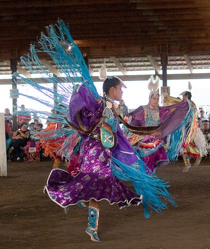 Dancer performing a dance from the state of Chiapas at the Palace of the Fine Arts in Mexico City. Description from pinterest.com. I searched for this on bing.com/images Fancy Dance Outfits, Powwow Dancers, Fancy Shawl Regalia, Powwow Outfits, Fancy Shawl, Powwow Regalia, Jingle Dress, Native American Regalia, Native American Images