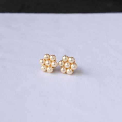 Moti Kudi , earring , indian jewellery, ethnic , marathi jewellery by ZivarCreations on Etsy Moti Earrings, Marathi Jewellery, Earring Indian, Vintage Style Wedding Rings, Gold Earrings Indian, Stud Earrings Unique, Antique Jewellery Designs, Buy Pearls, Jewellery Indian