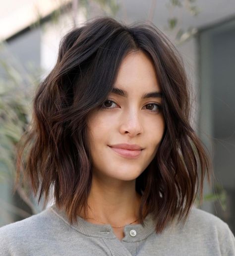 Thick Hair Neck-Length Shaggy Lob with Highlights Neck Length Hair, Medium Haircuts With Bangs, Medium Short Haircuts, Thick Hair Styles Medium, Textured Bob, Medium Bob Hairstyles, Short Hairstyles For Thick Hair, Shoulder Length Hair Cuts, Haircuts For Medium Hair