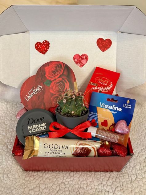 Basket Ideas For Valentines Day, Men’s Valentines Basket, Valentine’s Day Basket, Men Valentine's Gift Baskets, Valentines Basket Ideas, Valentines Basket For Him, Bae Basket, Valentines Baskets For Him, Valentines Day Basket