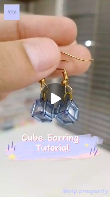 Button Earrings Diy, Beaded Earrings Patterns Tutorial, Crochet Earring Patterns, Izrada Nakita, Jewellery Making Tutorials, Diy Earrings Tutorial, Bead Accessories, Earring Video, Earrings Diy Handmade