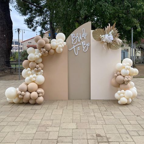 Bridal Shower Boho Balloon Arch, Natural Color Balloon Arch, Neutral Balloon Backdrop Ideas, Boho Bridal Balloon Arch, Balloon Bride To Be, Bachelorette Arch Backdrop, Bridal Shower Wood Arch Backdrop, Miss To Mrs Balloons, Balloon Decorations For Bride To Be