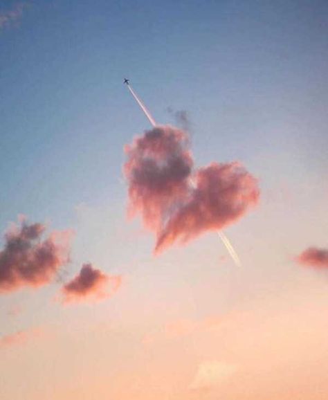 Foto 3d, Perfectly Timed Photos, Trik Fotografi, Perfect Timing, Pink Clouds, Time Photo, Heart Wallpaper, Sky Aesthetic, Aesthetic Photo