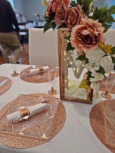 Rose Gold Lantern Centerpiece, Rose Gold And Pink Party Decorations, Rose Gold Mexican Theme Party, Table Centerpieces Rose Gold, Rose Gold Birthday Theme Table Settings, Rose Gold Engagement Party Ideas, Rose Gold Table Scape, Rose Gold Theme Party Decorations, Rose Gold And White Table Setting