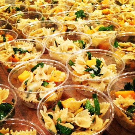 Pasta Salad Individual Cups, Individual Pasta Salad Cups For Party, Pasta Salad Cups Wedding, Mini Pasta Salad Cups, Pasta Cups Party, Pasta Salad Cups For Party, Pasta Salad Cups, Pasta Butternut Squash, American Food Party