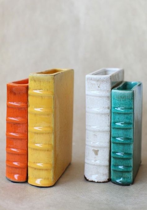 Book vase bookends // bookends ideas, bookends ideas decor, bookends ideas bookshelves, bookends ideas accessories, bookish things, bookish things gift ideas, bookish gift ideas, bookworm gifts, bookworm gifts ideas Pottery Book Holder, Clay Bookends Diy, Book End Ideas, Clay Book Ends, Air Dry Clay Bookends, Book Ends Aesthetic, Book Ends Ideas, Fun Bookends, Vase Bookends