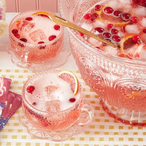 champagne punch Champagne Punch Recipes, Champagne Punch, Raspberry Sherbet, White Cranberry Juice, Strawberry Vodka, Christmas Punch Recipes, New Years Eve Dinner, Spiced Wine, Christmas Dinner Menu