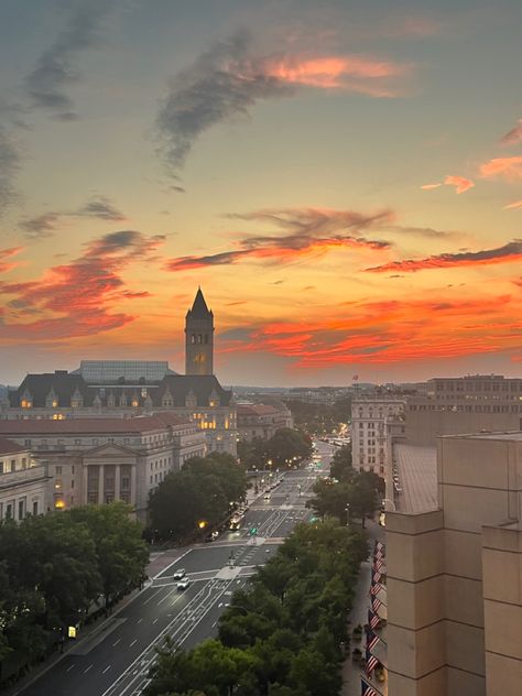 Washington DC. Summer sunset Washington D.c Aesthetic, Washington Dc Aesthetic, Christmas In Dc, Washington Dc Summer, Dc Aesthetic, Diego Barrueco, City Aesthetics, Willa Holland, Dc Trip