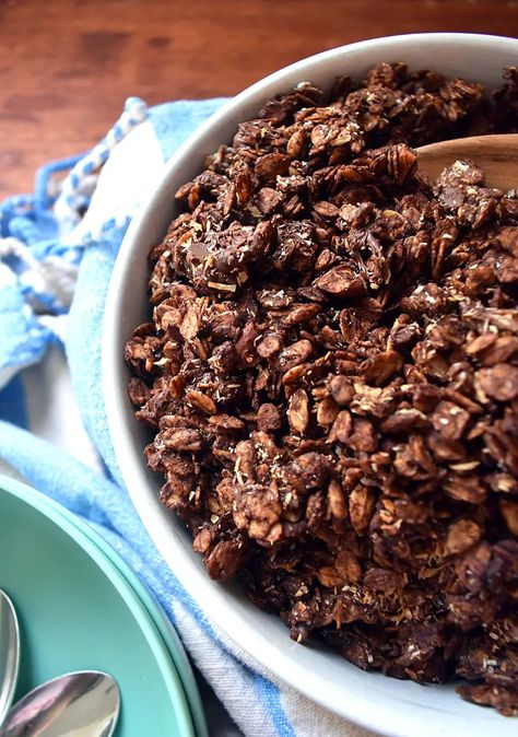 Homemade Chocolate Granola, Protein Granola Recipe, Crunchy Oats, Chocolate Granola Recipe, Homemade Granola Recipe, Muesli Recipe, Easy Homemade Granola, Protein Granola, Granola Recipe Homemade