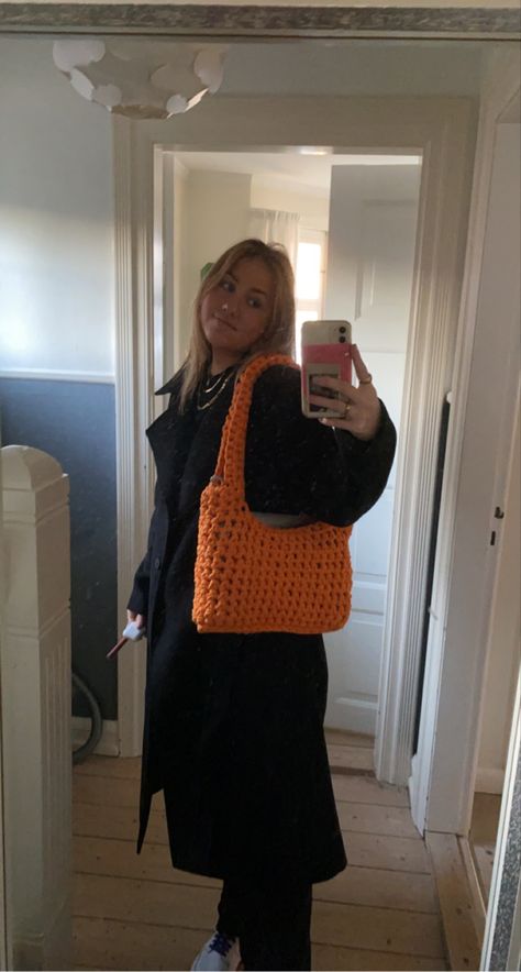 Autumn Outfit Inspo, Crochet Wallet, Stylish Crochet, Crochet Business, Yarn Bag, Bag Designs, Crochet Handbags Patterns, Knitting Bags, Ropa Diy