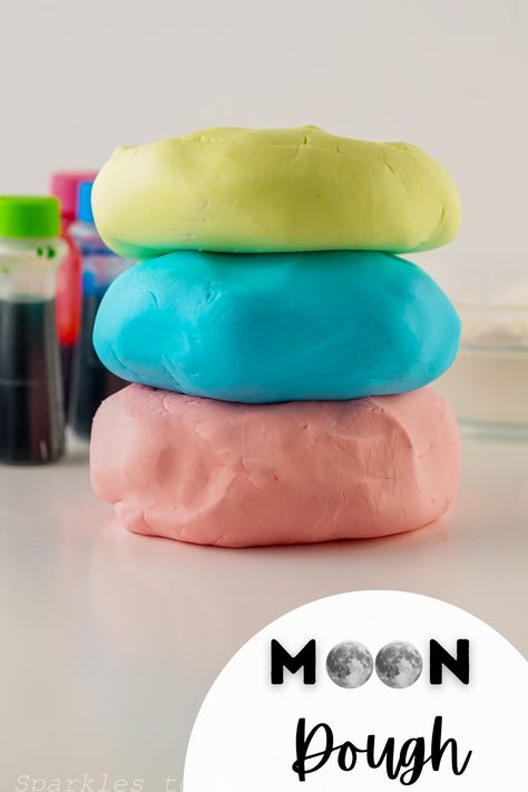 Cornstarch And Lotion Dough, Moon Dough Without Conditioner, Fun Crafts At Home, Salt Crafts For Kids, Moon Dough Recipe Flour, Moon Food Ideas, Fun Kid Activities Indoor, How To Make Moon Dough, Space Dough