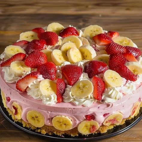 Learn to make Heavenly Strawberry Banana Bliss Cheesecake with fresh strawberries, bananas, and a creamy texture. Perfect dessert Strawberry Banana Desserts, Optimal Recipes, Chocolate Glaze Recipes, Lemon Raspberry Cheesecake, Pistachio Cheesecake, Lemon Blueberry Cheesecake, Desserts Ideas, Coconut Cheesecake, Cheesecake Bar Recipes