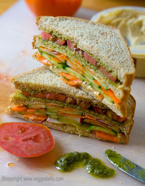 Double Layer Summer Vegetable Sandwich with Hummus and Pesto Sandwich With Hummus, Vegetable Sandwich Recipes, Vegetable Sandwich, Breakfast Vegetables, Doner Kebab, Veggie Sandwich, Simple Sandwiches, Vegan Sandwich, Summer Vegetable