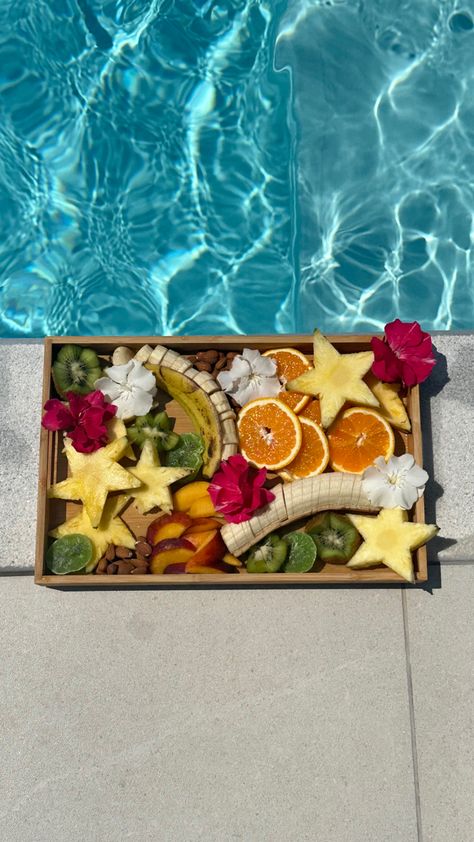 Pool Breakfast, Poolside Breakfast, Food In Pool Aesthetic, Pool Drinks Aesthetic, Beach Picnic Aesthetic Food, Summer Vacation Aesthetic Food, Pool Days, Book Club, Pool