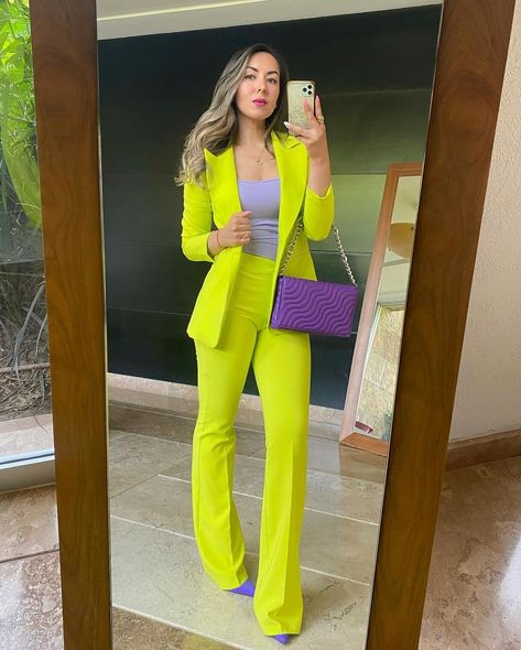 Ropa Color Neon, Modern Suits, Work Outfit Office, Blazer Outfits Casual, Blazer Outfits For Women, Elegant Pant, Color Blocking Outfits, Business Suits, Fashion Bottoms