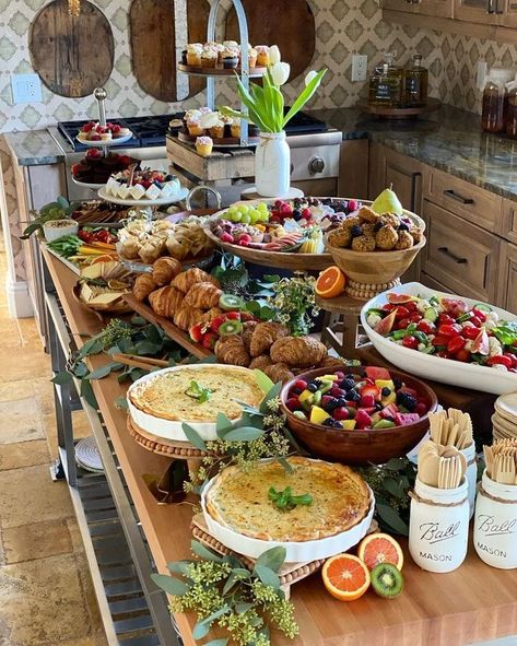 Tiered Sandwich Platter, Quiche Charcuterie Board Ideas, Easy Food For Hosting, Brunch Garden Wedding, Bridal Shower Food Set Up, Quiche Buffet, Brunch Display, Food Set Up, Party Food Buffet