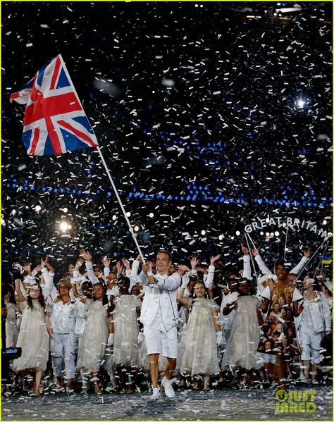 Maria Sharapova & Novaj Djokovic: Olympic Flag Bearers! Elvis Outfits, Team Gb Olympics, Flag Bearer, Olympic Flag, Olympics Opening Ceremony, 2012 Olympics, Event Stage, Team Gb, Sports Awards