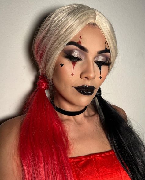 29 Harley Quinn Makeup Ideas: Iconic Looks for Every Occasion Halloween Makeup Looks Harley Quinn, Harley Quinn Comic Makeup, Old Harley Quinn Makeup, Classic Halloween Makeup, Harley Quinn Halloween Costumes Diy, Red Black Clown Makeup, Harley Quinn Clown Makeup, Harley Quinn Hair Ideas, Harley Queen Maquillaje