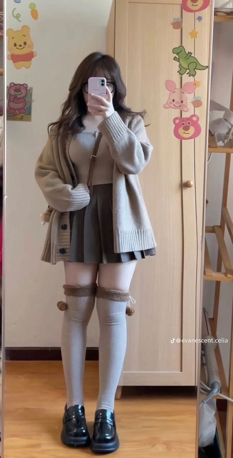 Classy Style Fall Outfits You Love At Your First Sight #outfitinspo #outfitideas #coat Kawaii Girl Outfits, Harajuku Outfit, Style Fall Outfits, Peony Aesthetic, Mode Kawaii, Fashion Kawaii, Street Outfits, Girl Fashion Style, Aesthetic Streetwear