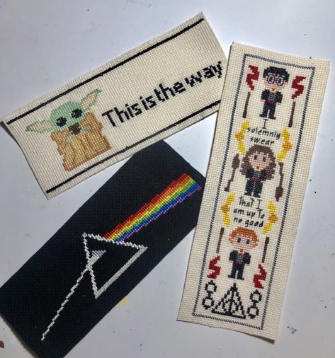 Stitch People, Corner Bookmarks, Cross Stitch Bookmarks, Cross Stitching, Hama Beads, Plastic Canvas, Embroidery Designs, Harry Potter, Cross Stitch