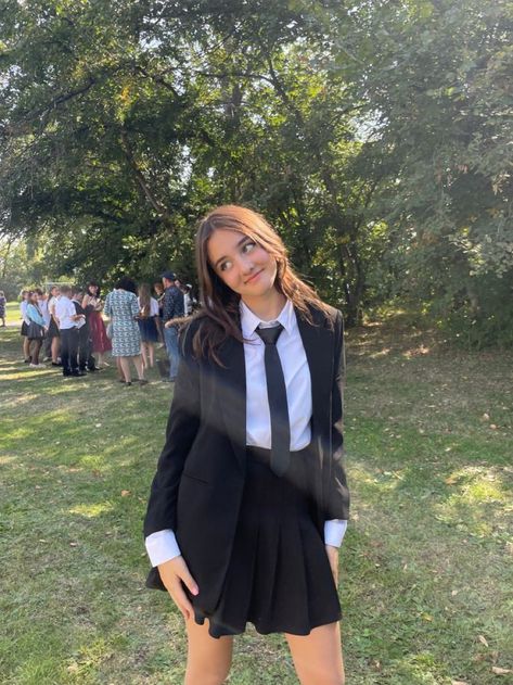 British School Uniform Aesthetic Girl, School Uniform Aesthetic Girl, Skirt Outfits School, Uniform Outfits School, School Skirt Outfits, School Outfits Uniform, Black School Uniform, Private School Uniforms, Simple Outfits For School