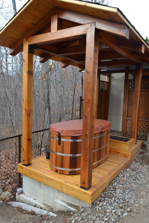 Forest Boardwalk, Earth Lodge, Outdoor Sauna Kits, Outdoor Saunas, Sauna Ideas, Diy Sauna, Outdoor Jacuzzi, Sauna Kits, Curved Pergola