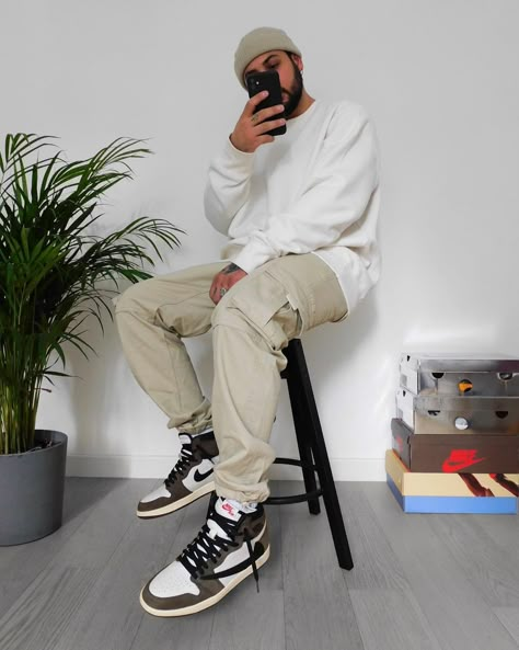 Travis Scott Mocha Outfit, Jordan Travis Scott Outfit, Travis Scott Jordan 1 Outfit, Travis Scott Mocha, Sporty Outfits Men, Travis Scott Jordan 1, Reverse Mocha, Type Of Outfits, Nike X Travis Scott