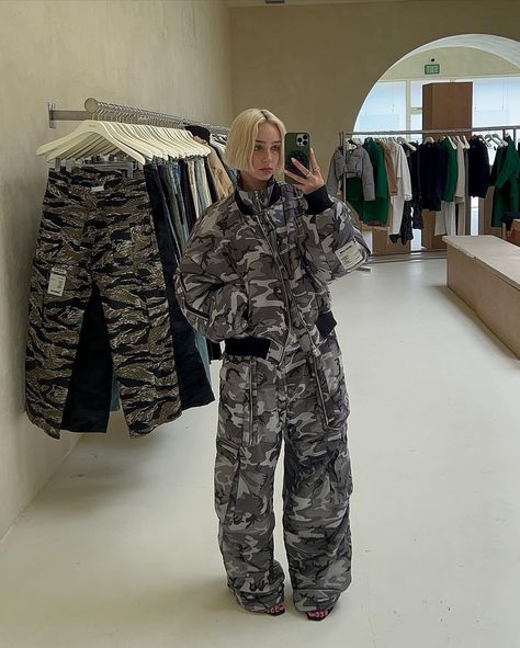 Camo inspo Camo Tracksuit, Camo Aesthetic, Thrift Wishlist, Camouflage Fashion, Camouflage Outfits, Outfits Baggy, Camo Outfits, Fall 24, T Dress