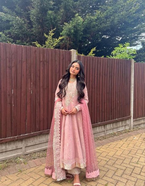 Asian Fits, Shaadi Dresses, Pink Outfits Aesthetic, Simple Indian Suits, Indian Fits, Desi Fits, Pink Velvet Dress, Desi Dress, Desi Outfits