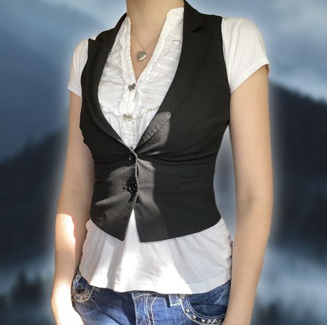 Y2K 2000s Alice Cullen Twilight Fairygrunge Cottagecore Dark Academia Inspired Black Vest / Waistcoat #y2k #y2kfashion #2000s #2000sfashion #fairygrunge #cottagecore #dainty #twilight #depop #fairycore #darkacademia…… Jean Waistcoat Outfit, Y2k Waistcoat, Gothic Academia Outfits, Alice Cullen Twilight, Dark Academia Black, Black Vest Outfit, Thrift Manifestation, Twilight Dr, Women Waistcoat