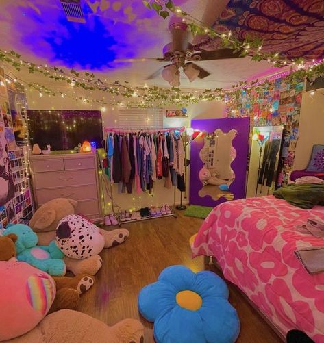 Indie Room Ideas, Indie Bedroom, Hippy Room, Chill Room, Retro Room, Dekorasi Kamar Tidur, Pastel Room, Indie Room Decor, Indie Room