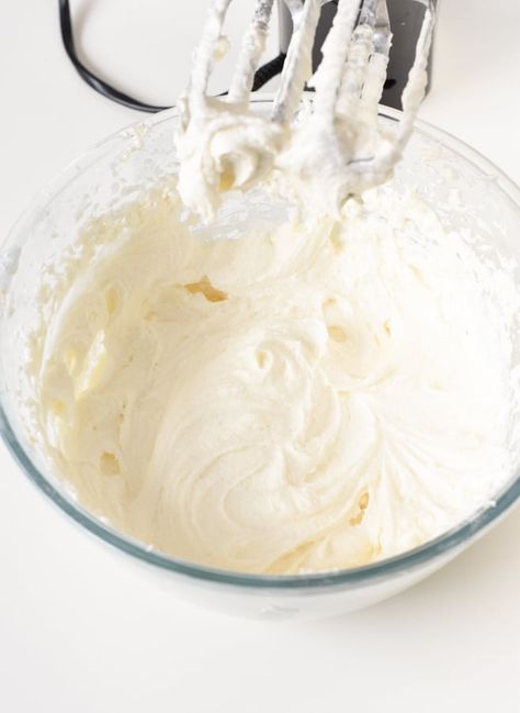 Vegan vanilla frosting - The Conscious Plant Kitchen Vegan Vanilla Frosting, Vegan Frosting Recipe, Vegan Icing, Vegan Carrot Cake Cupcakes, Vegan Strawberry Muffins, Vegan Buttercream Frosting, Vegan Vanilla Cupcakes, Strawberry Muffin Recipes, Vegan Vanilla Cake