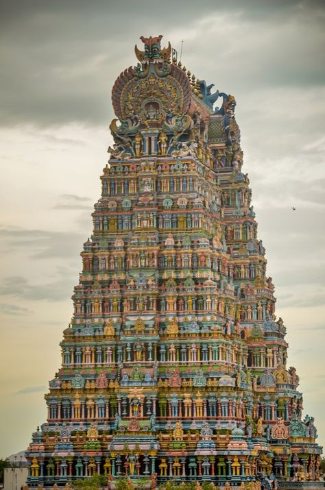 27 Amazing Pictures of Madurai Meenakshi Amman Temple Meenakshi Mandir, Meenakshi Amman Temple Photography, Indie Architecture, Devi Aesthetic, Vedic Architecture, Madurai Meenakshi Temple, Madurai Meenakshi Amman, Dravidian Architecture, Meenakshi Amman Temple