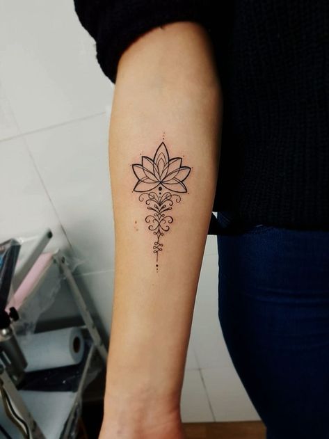 Herz Tattoo Klein, Tato Lengan Bawah, Forearm Tattoo Girl, Lotusblume Tattoo, Small Mandala Tattoo, Tato Tradisional, Bts Tattoos, Small Forearm Tattoos, Unalome Tattoo