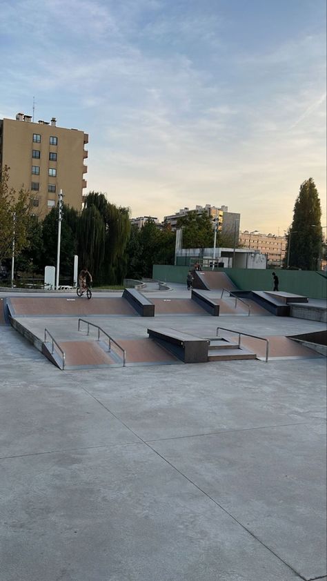 Skate Ashtray, Skatepark Background, Skate Park Aesthetic, Skatepark Aesthetic, Skate Park Background, Exterior Skatepark, Chill Wallpapers, Tarpaulin Design, Skateboard Photos