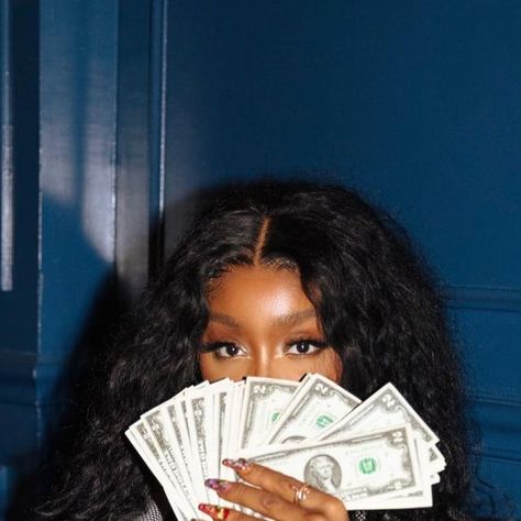 Sza_htownteam on Instagram: "🍝💸🍷" Aesthetic Celebrity Wallpaper, Sza Collage, Sza Wallpapers, Sza Instagram, Singer Wallpaper, Sza Singer, Playlist Covers Photos, Celebrity Selfies, I Love Being Black