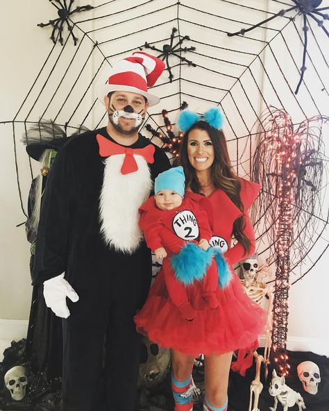 Family Halloween costumes Cat In The Hat Family Costumes, Hat Halloween Costume, Cat In The Hat, Family Costumes, Family Halloween Costumes, Family Halloween, Thing 1 Thing 2, Halloween Costume, Harajuku