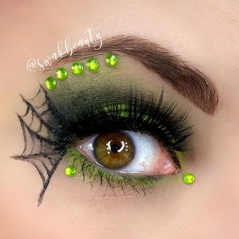 Green Eyeshadow Witch Makeup, Green Halloween Makeup Looks, Neon Green Makeup Looks, Pride Makeup Ideas Easy, Black Halloween Makeup, Makeup Pride, October Makeup, Victoria Secret Perfume Body Spray, Sparkle Makeup