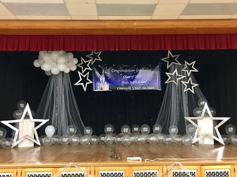 Graduation Ball Stage Decor Farewell Decorations Idea, Cotillion Decorations Ideas, Grad Stage Decorations, High School Graduation Stage Decorations, Freshers Stage Decoration, Stage Decorations Graduation, Stage Decor Ideas Events, Auditorium Decoration Ideas For School, Decoration Stage School