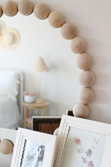 DIY Wood Ball Mirror - Courtney M. Browning Oval Mirror Makeover Diy, Oval Mirror Diy, Mirror Border Diy, Diy Round Mirror, Mirror Makeover Diy, Ball Mirror, Round Mirror Decor, Marble Ball, Beaded Mirror