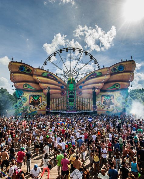 TomorrowLand in Boom, Belgium Dj Pult, Tomorrowland Festival, Tomorrow Land, Festival Make Up, 2015 Music, Festival Inspo, Outdoor Music, Summer Music Festivals, Electric Daisy Carnival