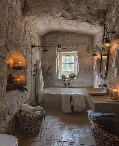 Italian Bathroom, Spa Inspired Bathroom, Casa Country, Rustic Bathrooms, Dream Bathrooms, Dream House Interior, Rustic Bathroom, Dream Bathroom, Small Bathroom Decor