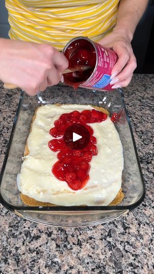 5 Ingredient Or Less Recipes Desserts, Cheap Desserts For A Crowd, Easy Cheap Desserts, Fruit Desserts Healthy, Bake Macaroni, Gram Cracker, Graham Cracker Dessert, Kristin's Friends, Refrigerated Desserts