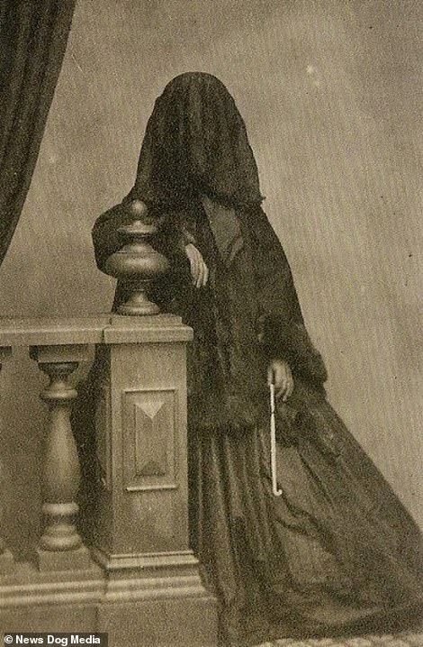 Victorian Aesthetic, Post Mortem, Victorian Women, Foto Vintage, Photo Vintage, Arte Horror, Memento Mori, Vintage Photographs, Vintage Photography