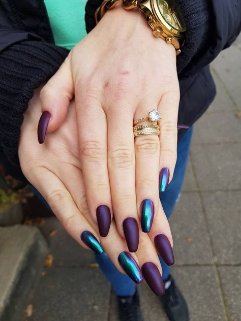 Trendy Nails Ideas Coffin, Trendy Nails Ideas, Dark Purple Nails, Art Design Ideas, Metallic Nails, Trendy Nail Art, Cat Kuku, Beautiful Nail Art, Chrome Nails