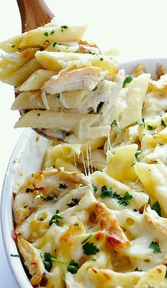 RIQUÍSIMO Chicken Alfredo Baked Ziti, Alfredo Baked Ziti, Baked Ziti With Chicken, Mexikansk Mat, Makanan Italia, Chicken Alfredo Bake, Resep Diet Sehat, Resep Pasta, Ziti Recipes