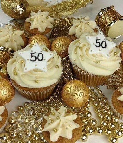 Festa All Black, 16 Cupcakes, 50th Birthday Cupcakes, 50th Anniversary Cakes, Moms 50th Birthday, 50th Birthday Party Decorations, 50th Wedding Anniversary Party, 50th Cake, White Cupcakes