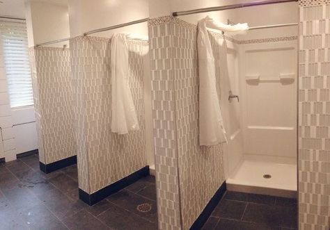 Multiple Shower Stalls Bathroom Ideas, Sorority House Bathroom, Communal Bathroom Design, Hostel Bathrooms Design, Sorority Bathroom, Orphanage Ideas, Locker Room Bathroom, Bathroom Floorplan, Public Shower