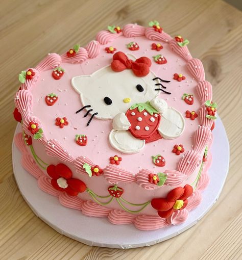 Saniro Cake Ideas, Hello Kitty Cake Easy, Small Hello Kitty Cake, Hello Kitty B Day Party, Hello Kitty Strawberry Birthday, Hello Kitty Strawberry Cake, Pastel Hello Kitty Aesthetic, Hello Kitty Cakes Birthday, Hello Kitty Fresa