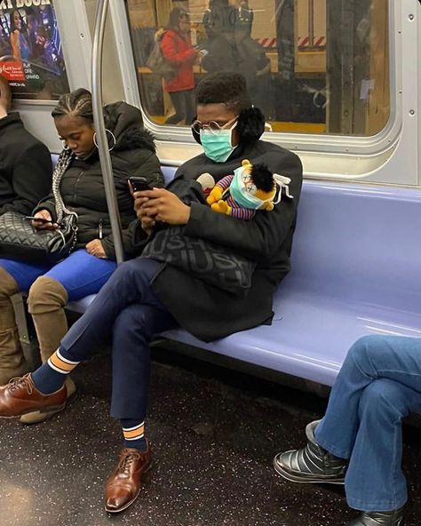 New York Funny, Parenting Photos, Minding Your Own Business, Art Parody, U Bahn, Hate People, Street Photographers, Best Face Products, Bored Panda